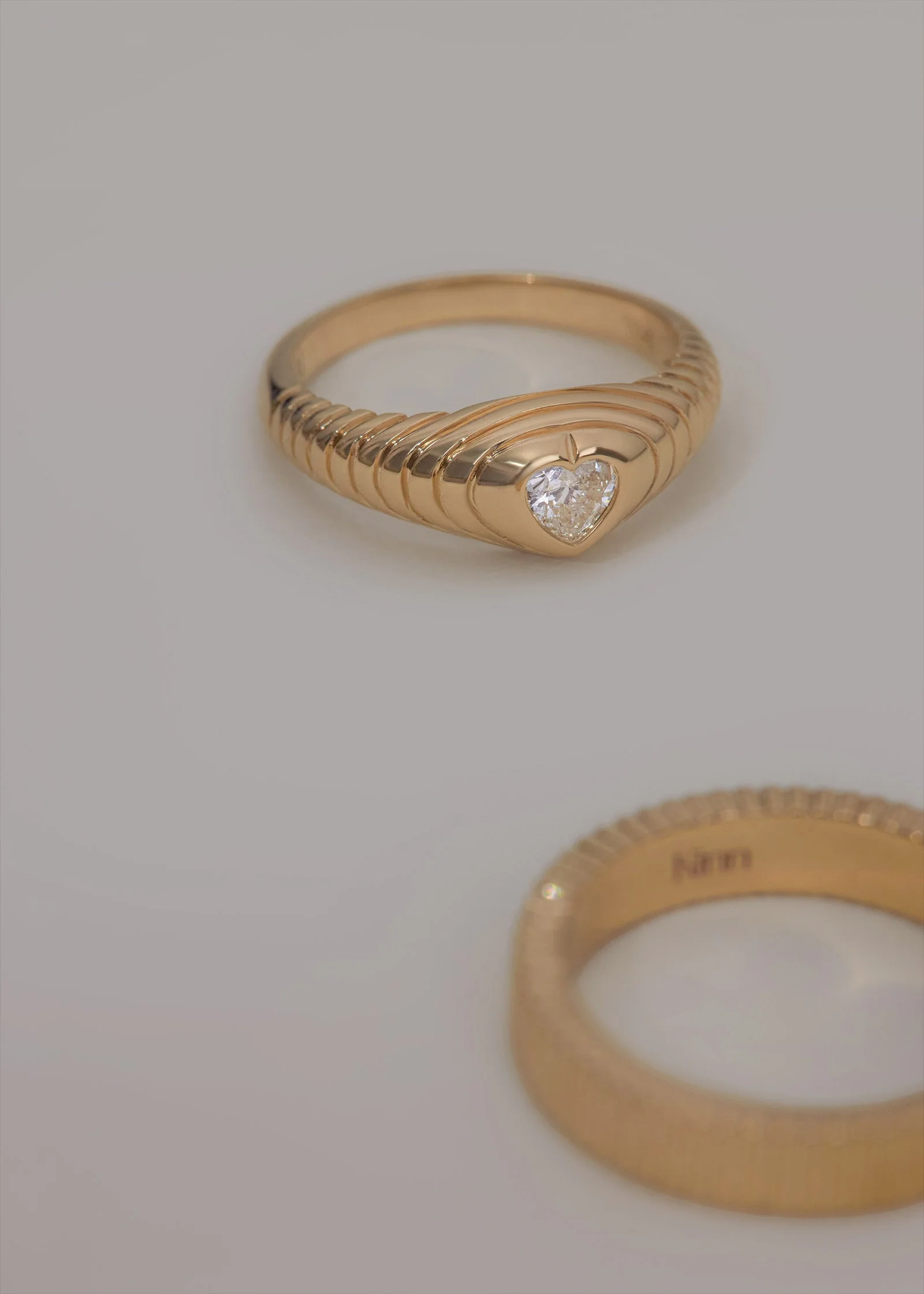 Kinn - Amora Diamond Ribbed Heart Signet Ring - Image 9